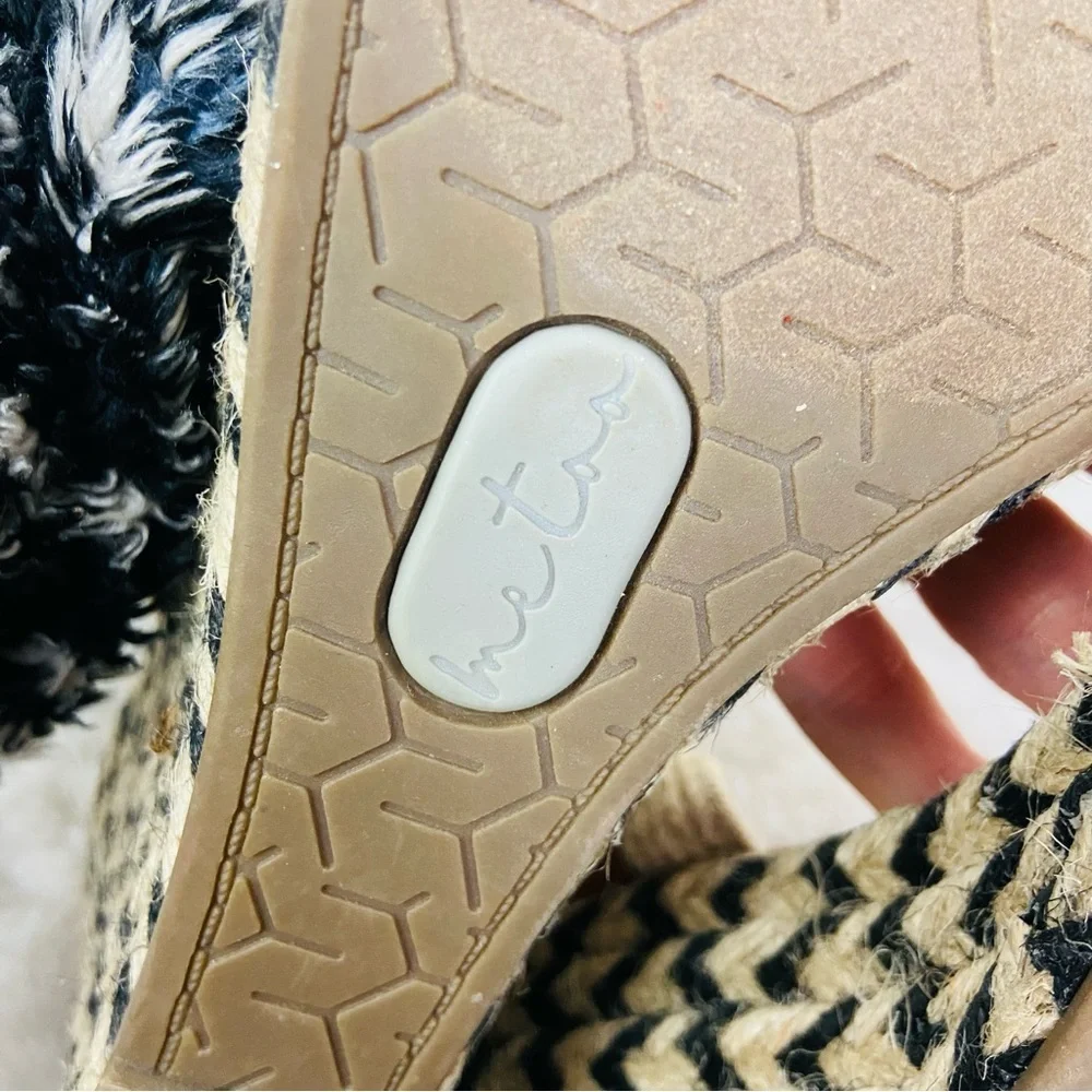 NWOT Me Too Black and Tan Espadrille platform open toe Sandals size 9.5
